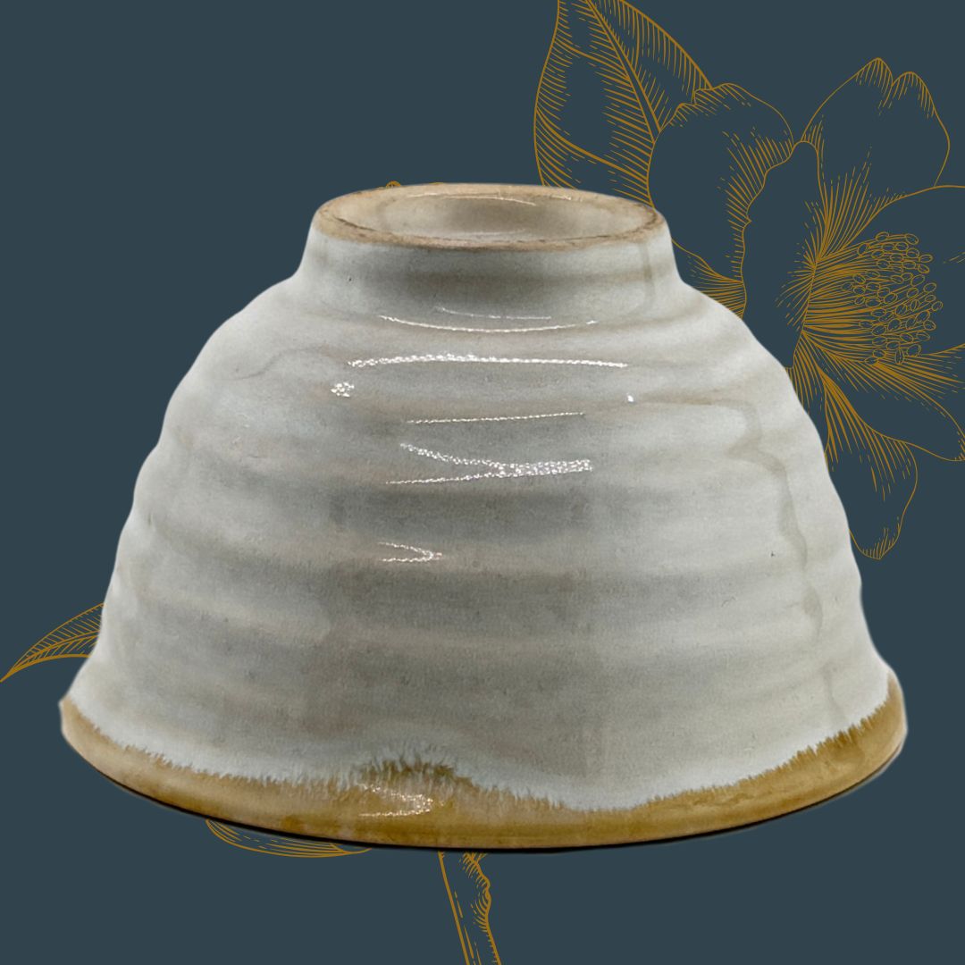 Japanische Matcha-Schale in heller Mino-Yaki Ästhetik (美濃焼)