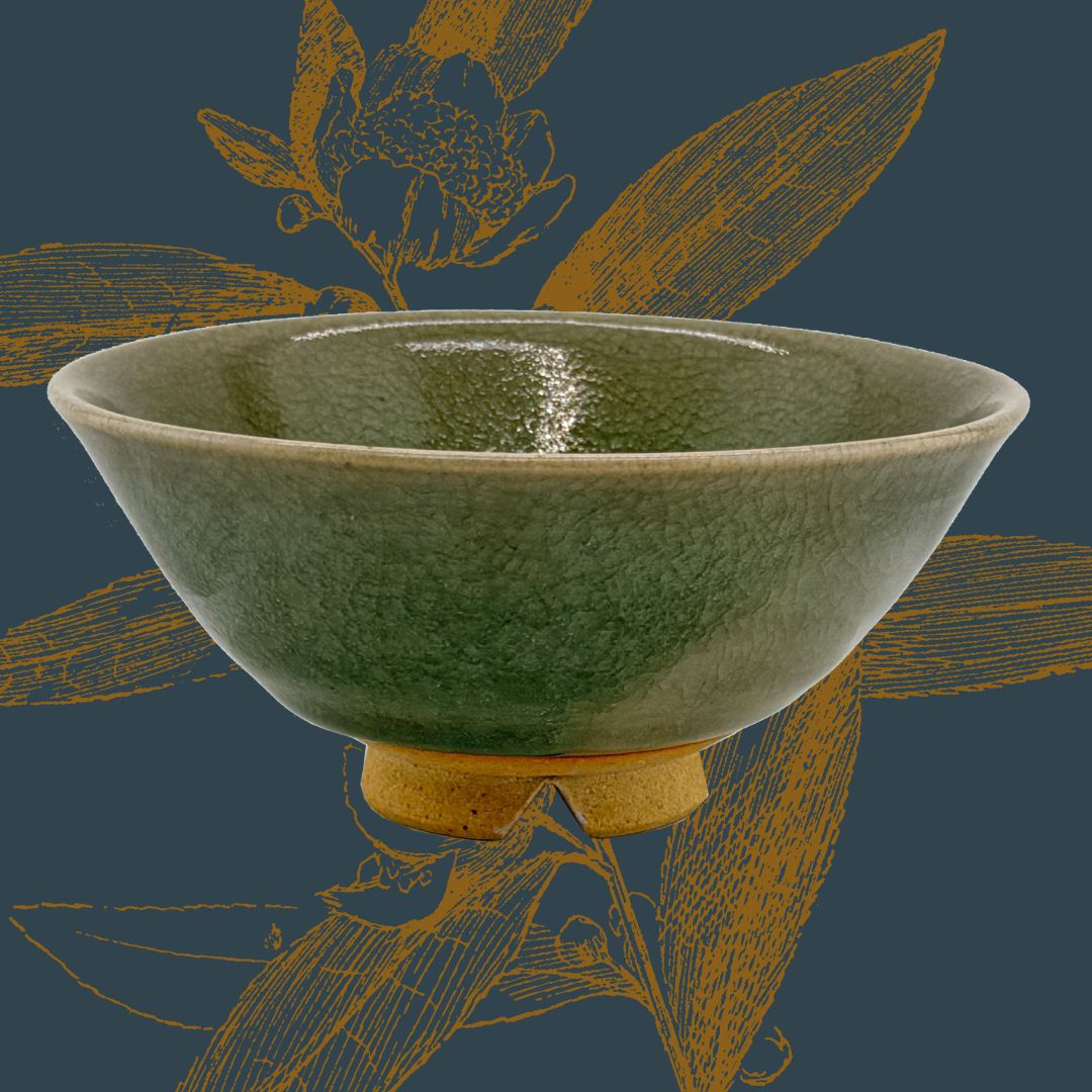 Seiji Matcha Schale in Moosgrün – Japanische Chawan mit Signatur