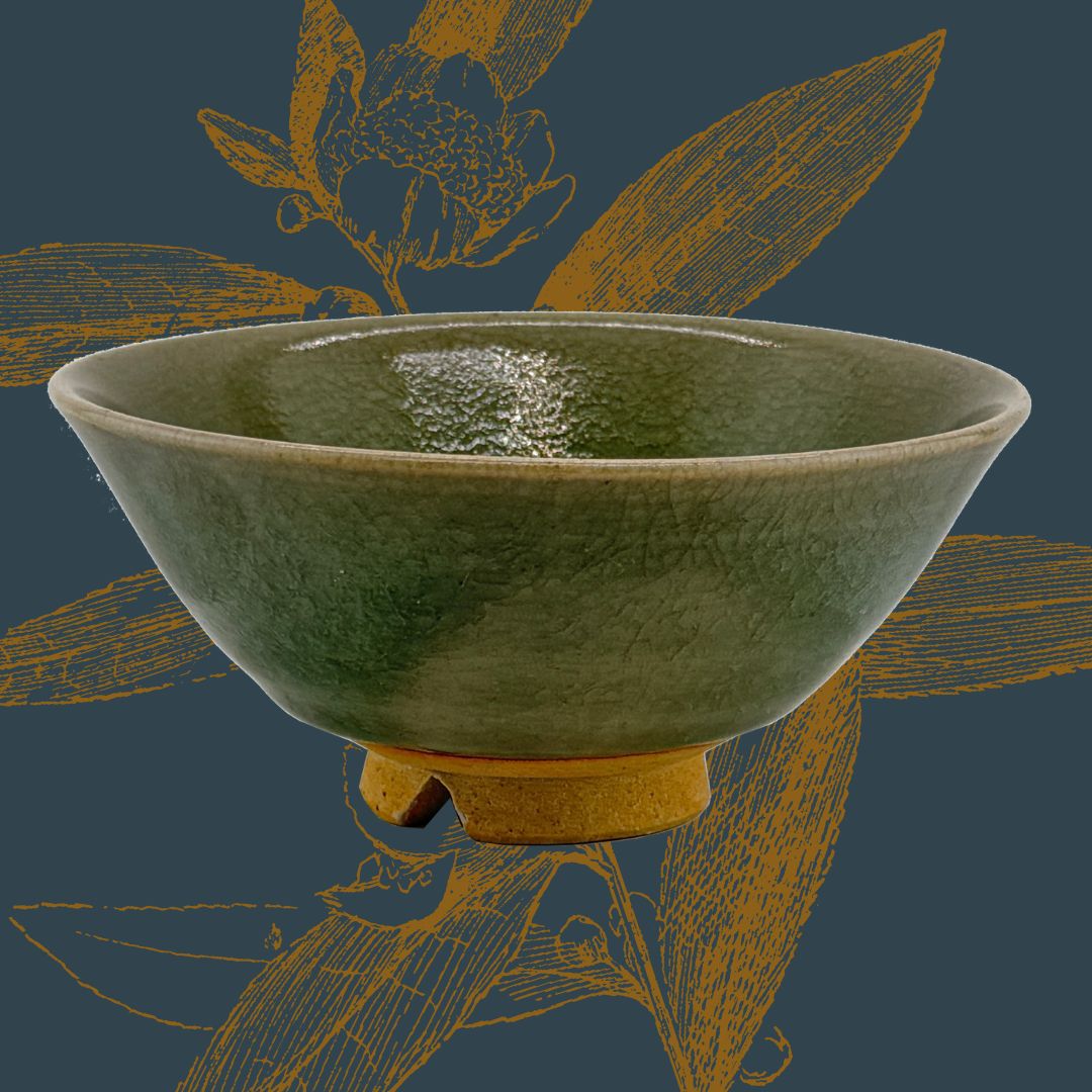 Seiji Matcha Schale in Moosgrün – Japanische Chawan mit Signatur