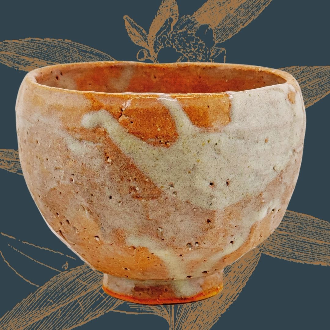 Holzbrand Chawan – signierte Matchaschale in Wan-nari Form