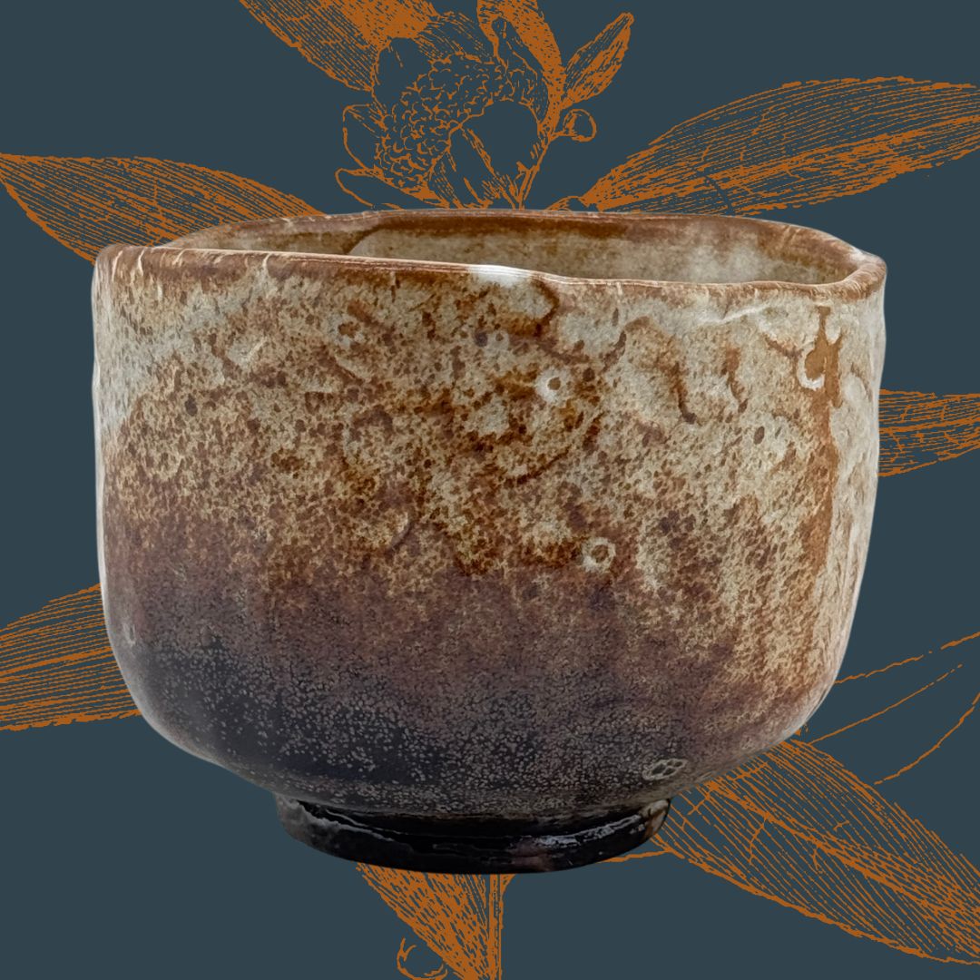 Japanische Matcha-Schale im Stil traditioneller Raku-Ästhetik (楽茶碗)