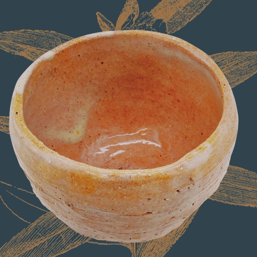 Holzbrand Chawan – signierte Matchaschale in Wan-nari Form