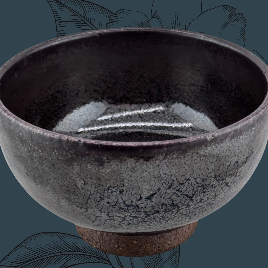 Die stille Glut der Nacht – eine Chawan in tiefem 黒釉 Kuro-yū