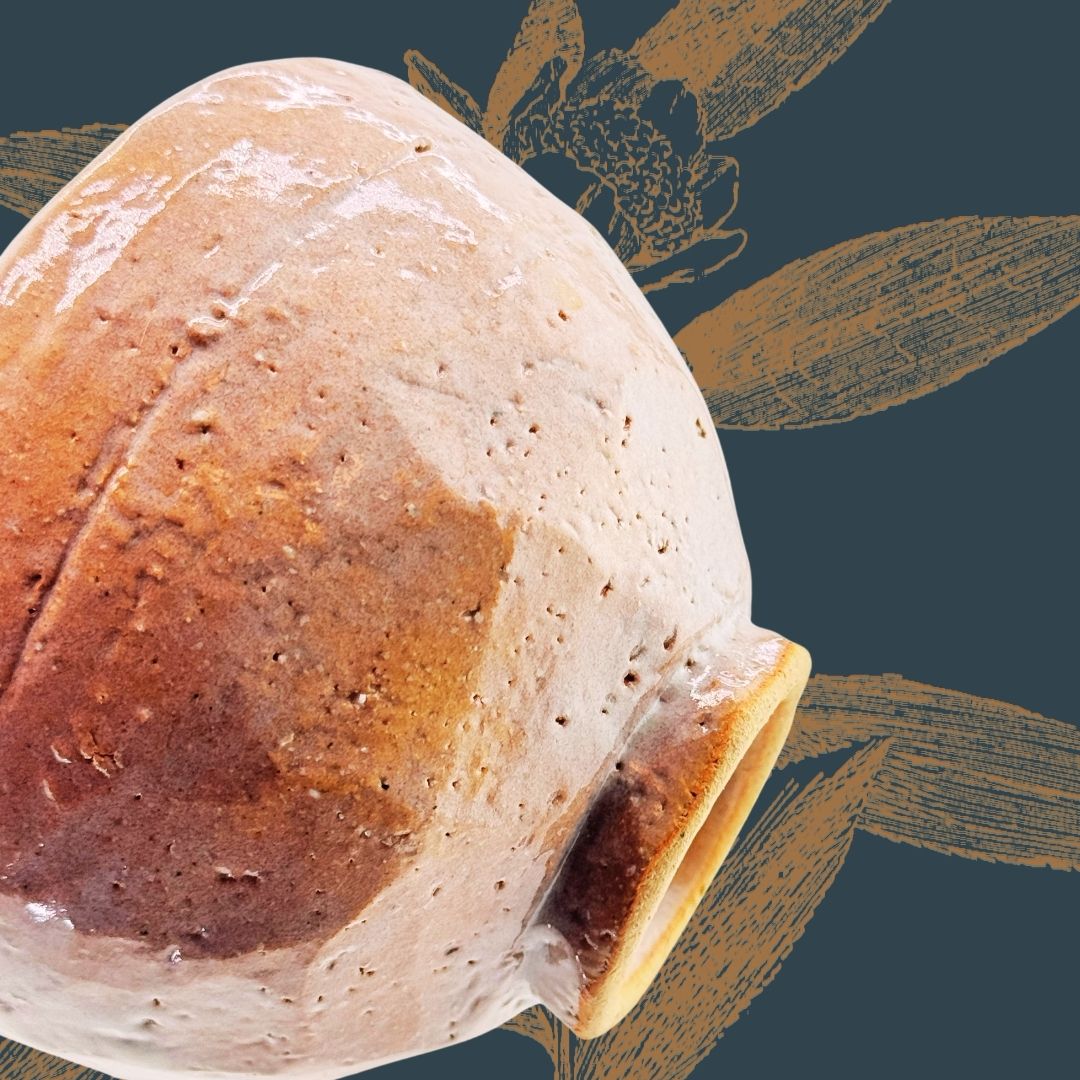 Holzbrand Chawan – signierte Matchaschale in Wan-nari Form