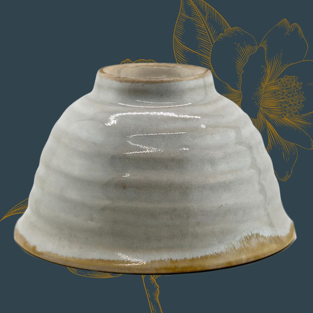 Japanische Matcha-Schale in heller Mino-Yaki Ästhetik (美濃焼)