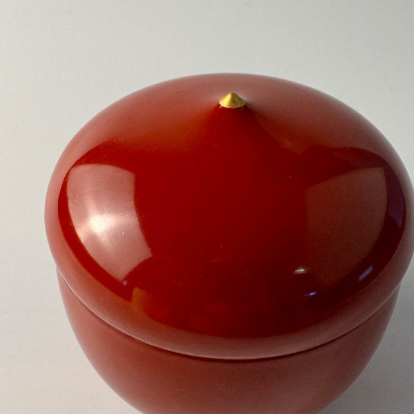 Matcha Behälter Natsume – Rot mit goldener Spitze