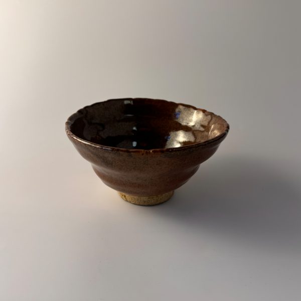 Japanische Matcha Teeschale Chawan – Ido-Gata mit braunroter Glasur