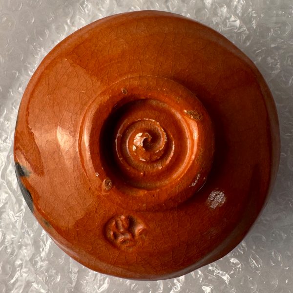 Japanische Matcha Teeschale – Han tsutsu-gata Coal Orange Raku (Vintage, 1960er–70er Jahre)