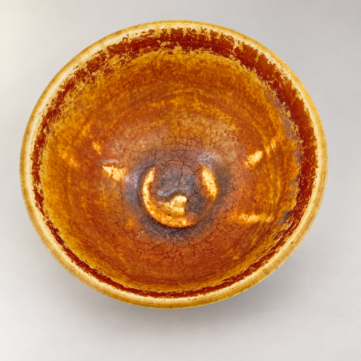 Chawan in Ki-Seto-Tradition – Produktansicht 12 auf neutralem Hintergrund