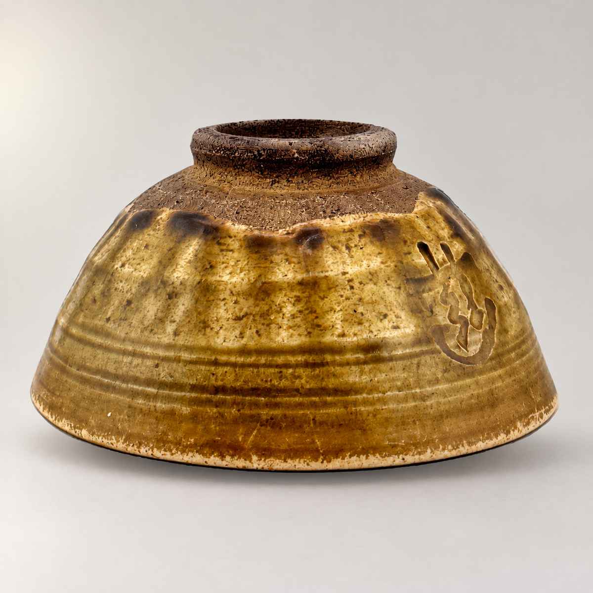 Chawan in Ki-Seto-Tradition – Produktansicht 13 auf neutralem Hintergrund