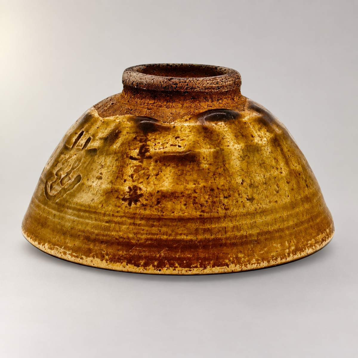 Chawan in Ki-Seto-Tradition – Produktansicht 15 auf neutralem Hintergrund