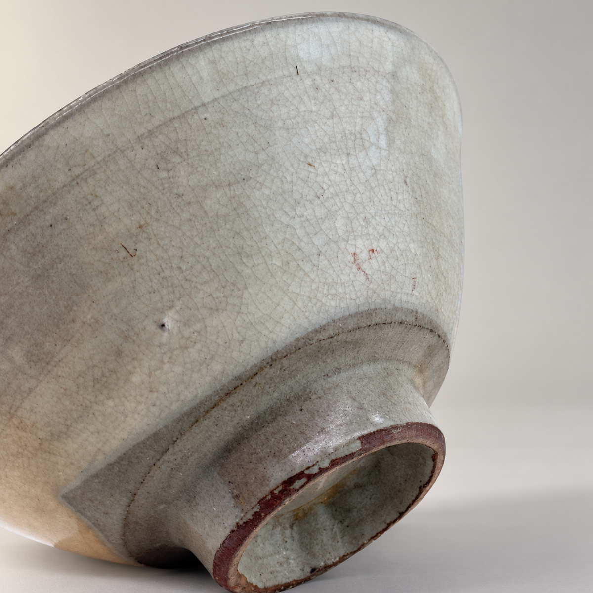 Kohiki Asahi-gata Chawan – Produktansicht 4 auf neutralem Hintergrund