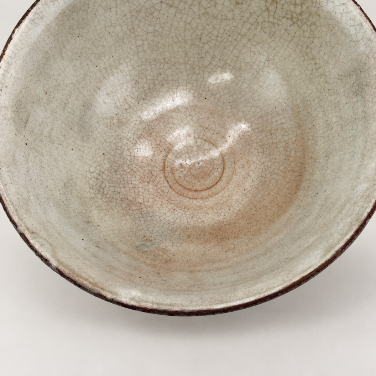 Kohiki Asahi-gata Chawan – Produktansicht 6 auf neutralem Hintergrund