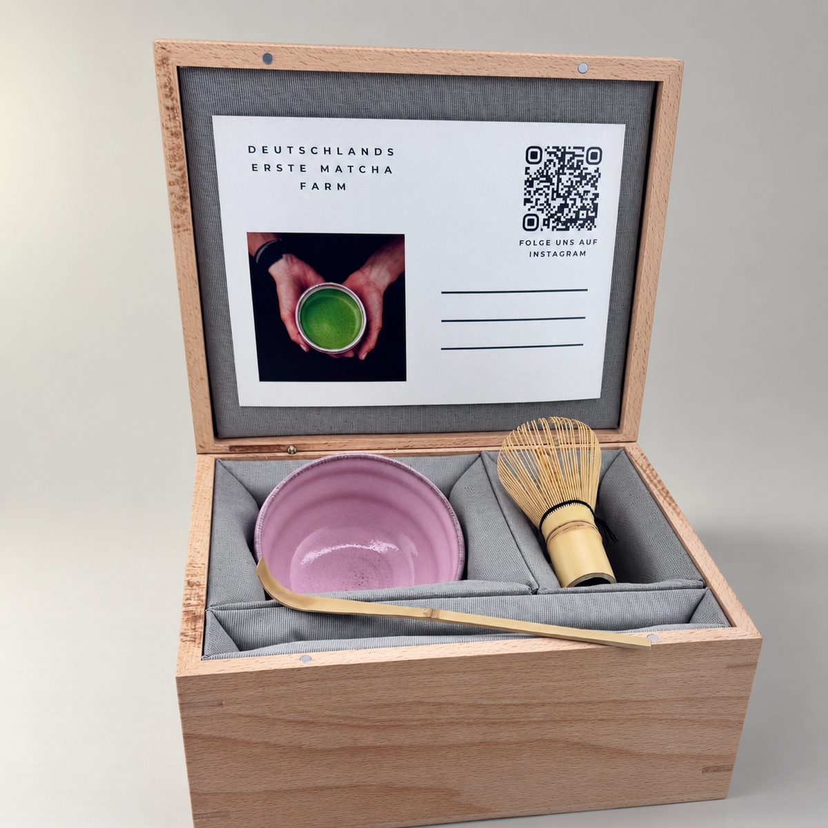Matcha Geschenk Set Sakura – Produktansicht 2 auf neutralem Hintergrund
