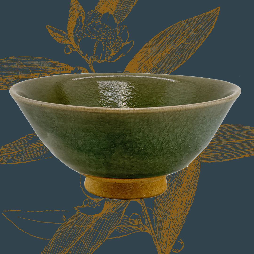 Seiji Matcha Schale in Moosgrün – Japanische Chawan mit Signatur