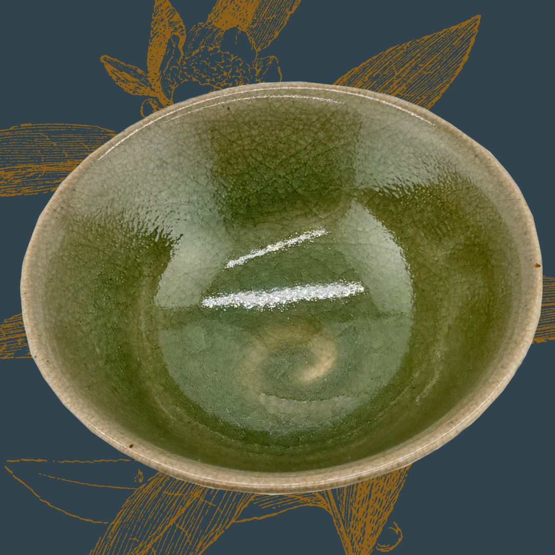 Seiji Matcha Schale in Moosgrün – Japanische Chawan mit Signatur