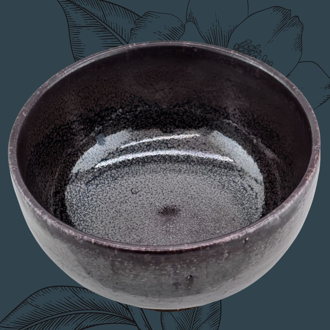 Die stille Glut der Nacht – eine Chawan in tiefem 黒釉 Kuro-yū