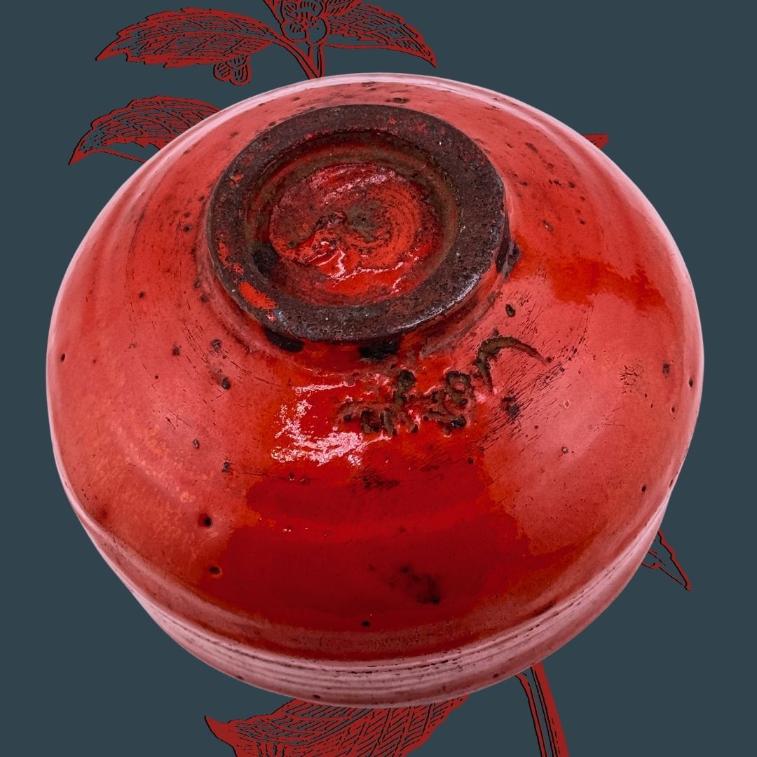 Aka-Raku Chawan – zinnoberrote japanische Matchaschale aus der Shōwa-Zeit