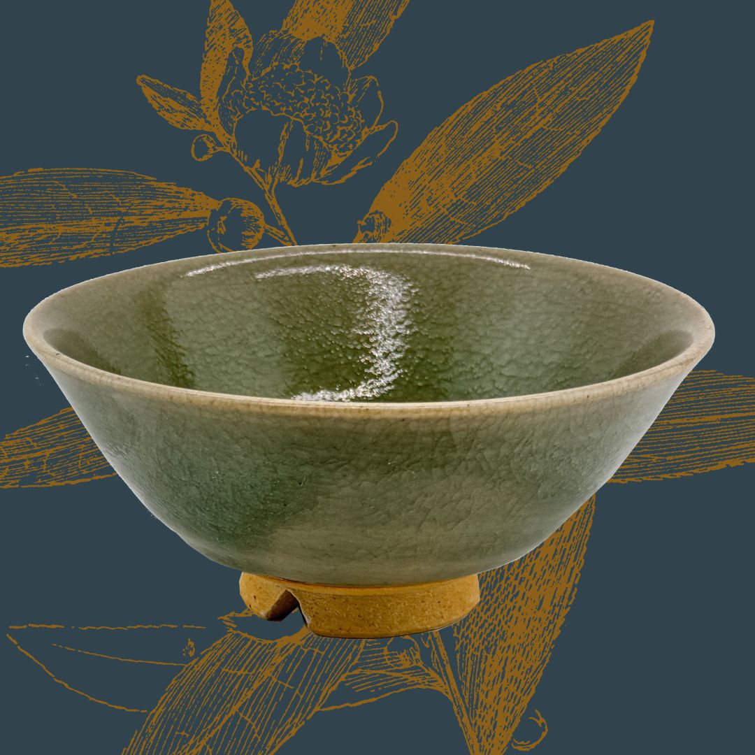 Seiji Matcha Schale in Moosgrün – Japanische Chawan mit Signatur