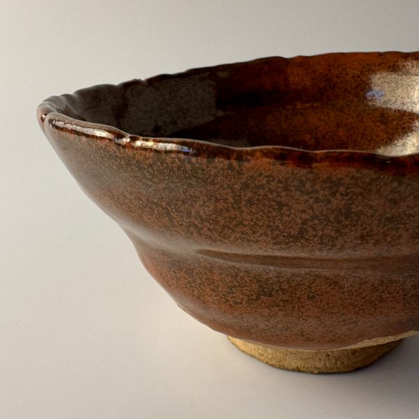 Japanische Matcha Teeschale Chawan - Ido-Gata mit braunroter Glasur
