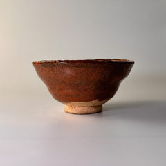 Japanische Matcha Teeschale Chawan – Ido-Gata mit braunroter Glasur – Ansicht 1