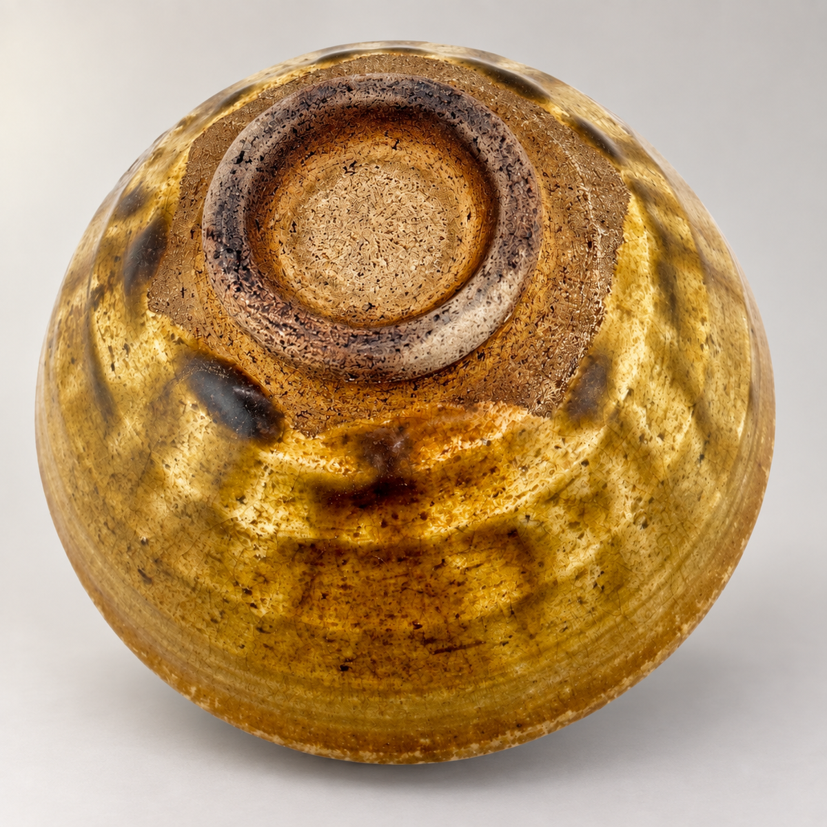 Chawan in Ki-Seto-Tradition – Produktansicht 2 auf neutralem Hintergrund