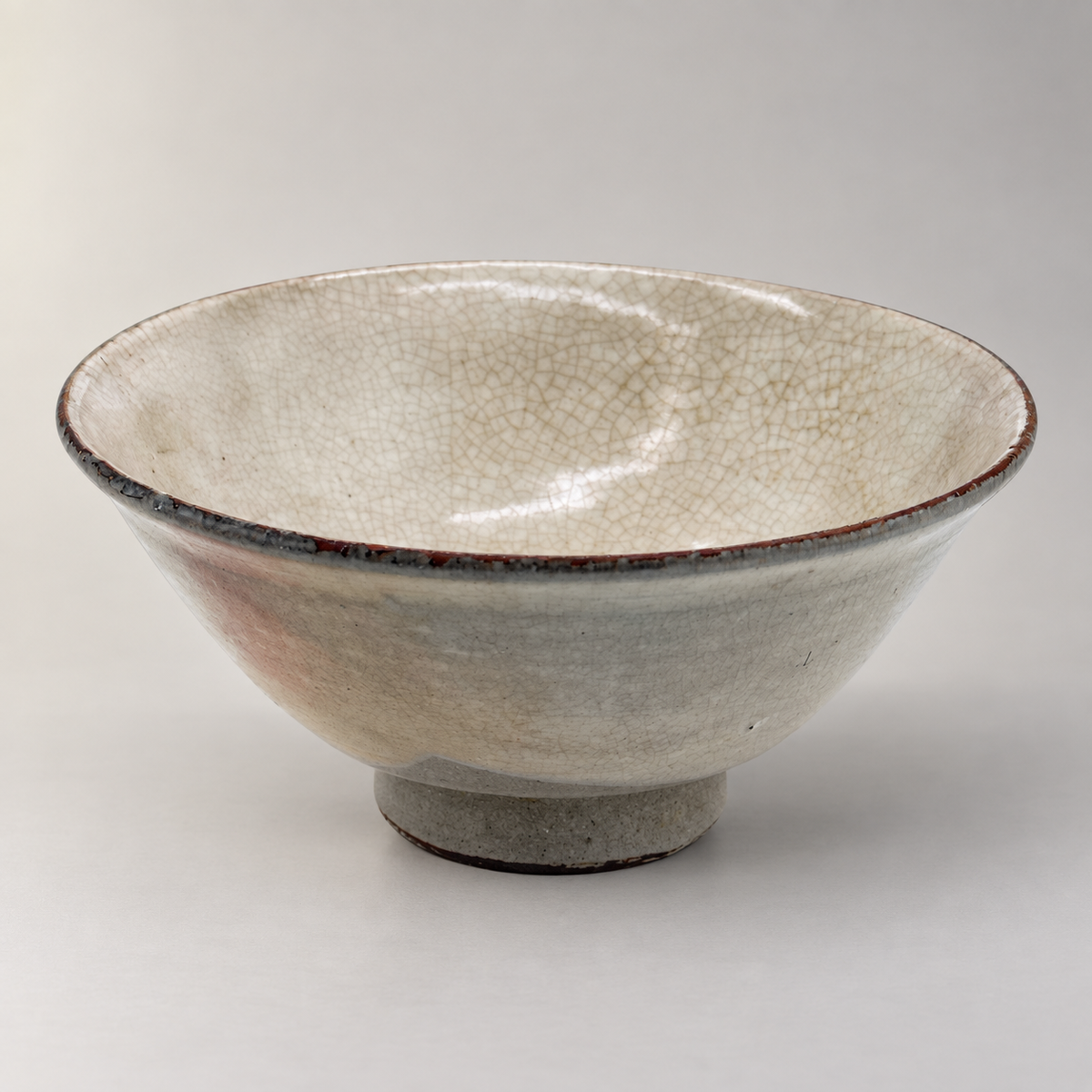 Kohiki Asahi-gata Chawan – Produktansicht 3 auf neutralem Hintergrund