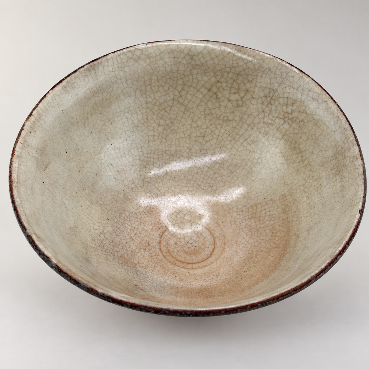 Kohiki Asahi-gata Chawan – Produktansicht 8 auf neutralem Hintergrund